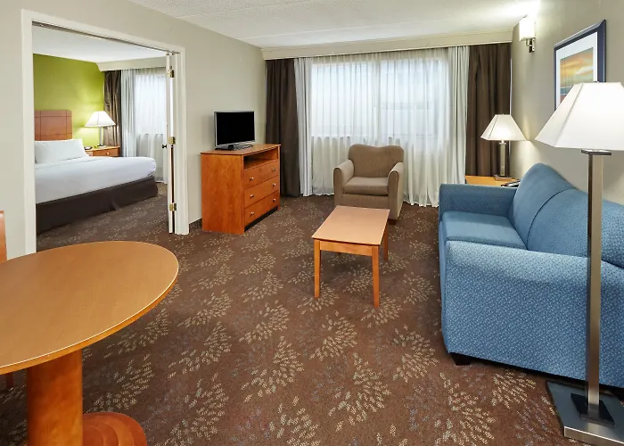 Fairfield By Marriott & Chicago 3*