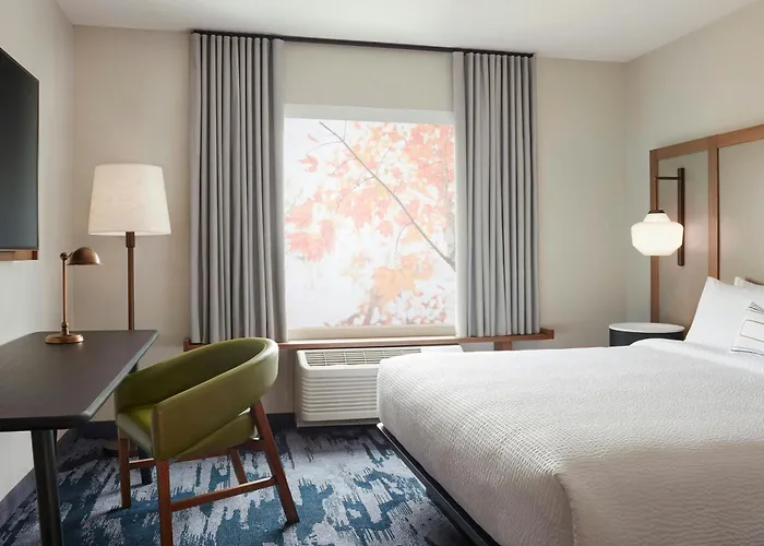 Fairfield By Marriott & Chicago 3*