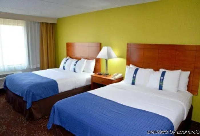 Fairfield By Marriott & Chicago Hotel 3*