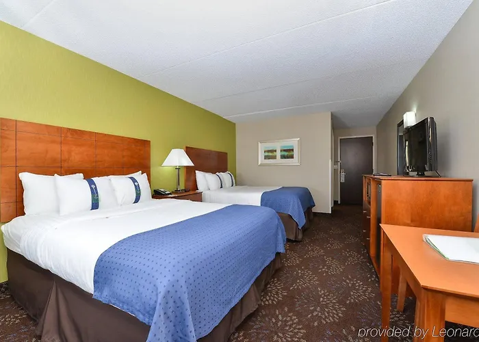 Fairfield By Marriott & Chicago 3*